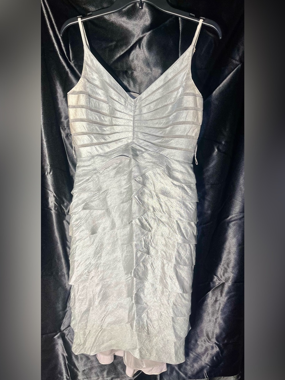 Adrianna Papell Women’s Size 8 Silver Mesh Lined Occasion Dress